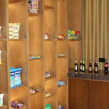 Holiday Inn - Quito Airport By Ihg タバベラ エクステリア 写真 A typical vending machine in a Japanese hotel