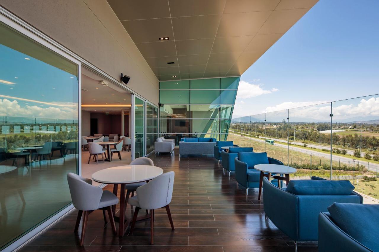 Holiday Inn - Quito Airport By Ihg タバベラ エクステリア 写真 The VIP lounge at the airport.
