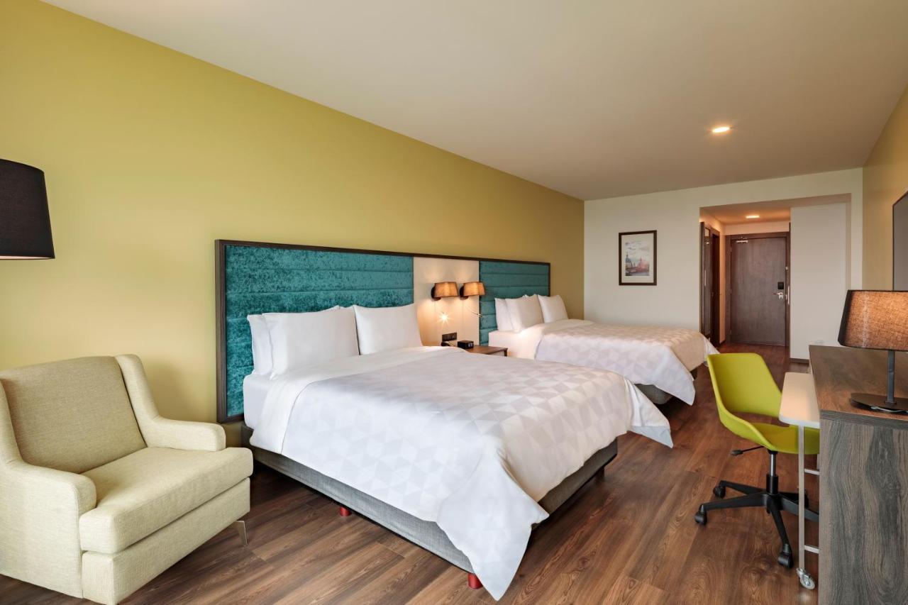 Holiday Inn - Quito Airport By Ihg タバベラ エクステリア 写真 A typical room at the hotel