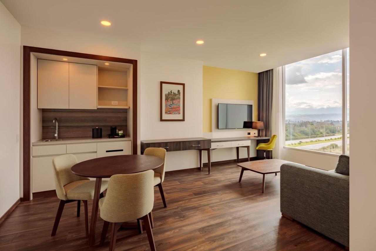 Holiday Inn - Quito Airport By Ihg タバベラ エクステリア 写真 Suite