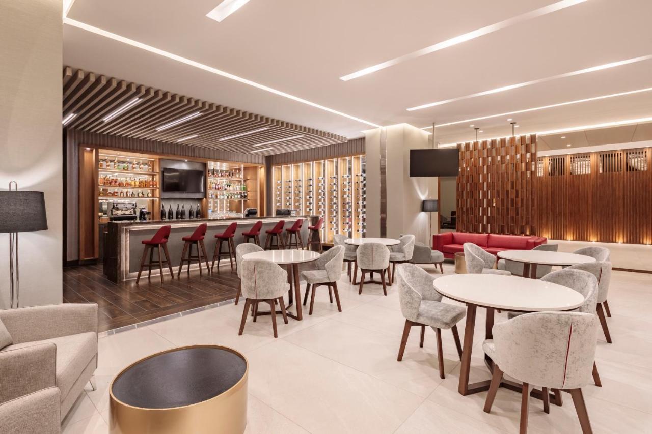 Holiday Inn - Quito Airport By Ihg タバベラ エクステリア 写真 The lounge at the airport