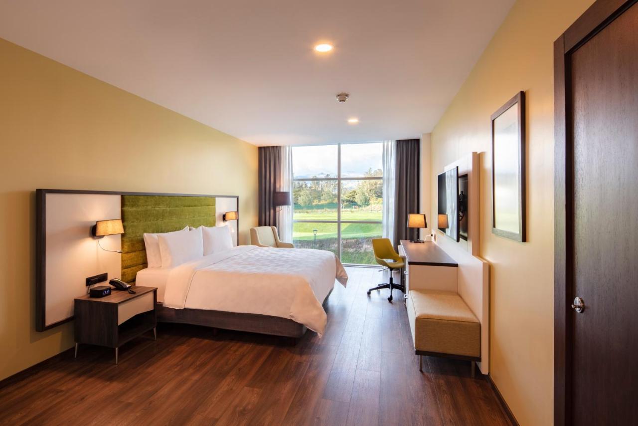 Holiday Inn - Quito Airport By Ihg タバベラ エクステリア 写真 A typical room at the hotel