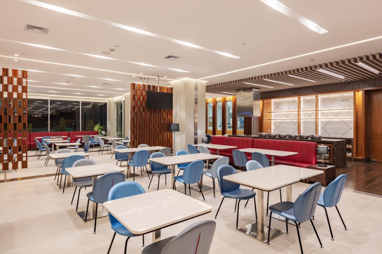 Holiday Inn - Quito Airport By Ihg タバベラ エクステリア 写真 The interior of the lounge