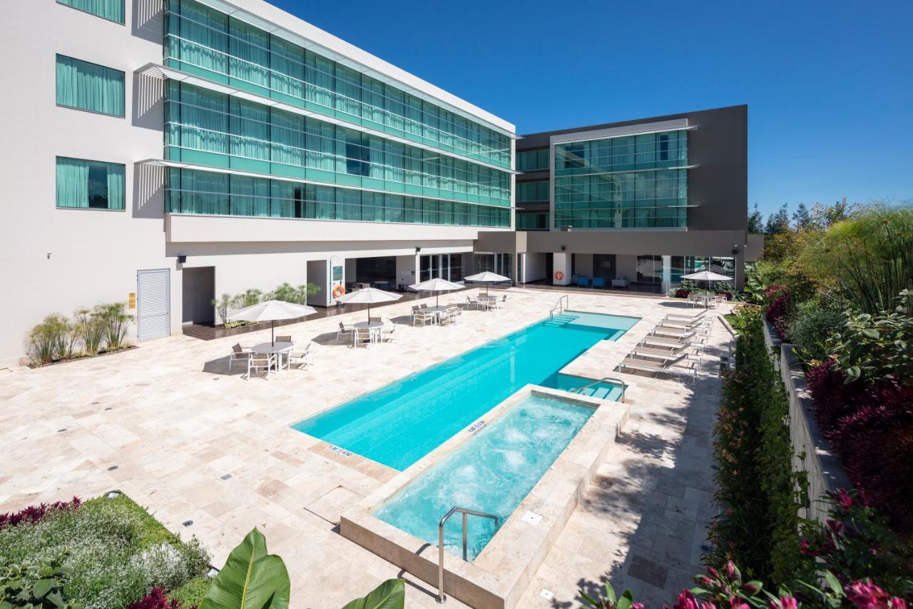 Holiday Inn - Quito Airport By Ihg タバベラ エクステリア 写真