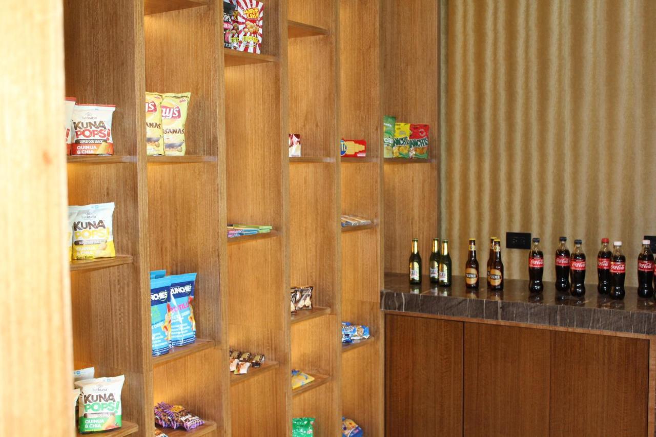 Holiday Inn - Quito Airport By Ihg タバベラ エクステリア 写真 A typical vending machine in a Japanese hotel