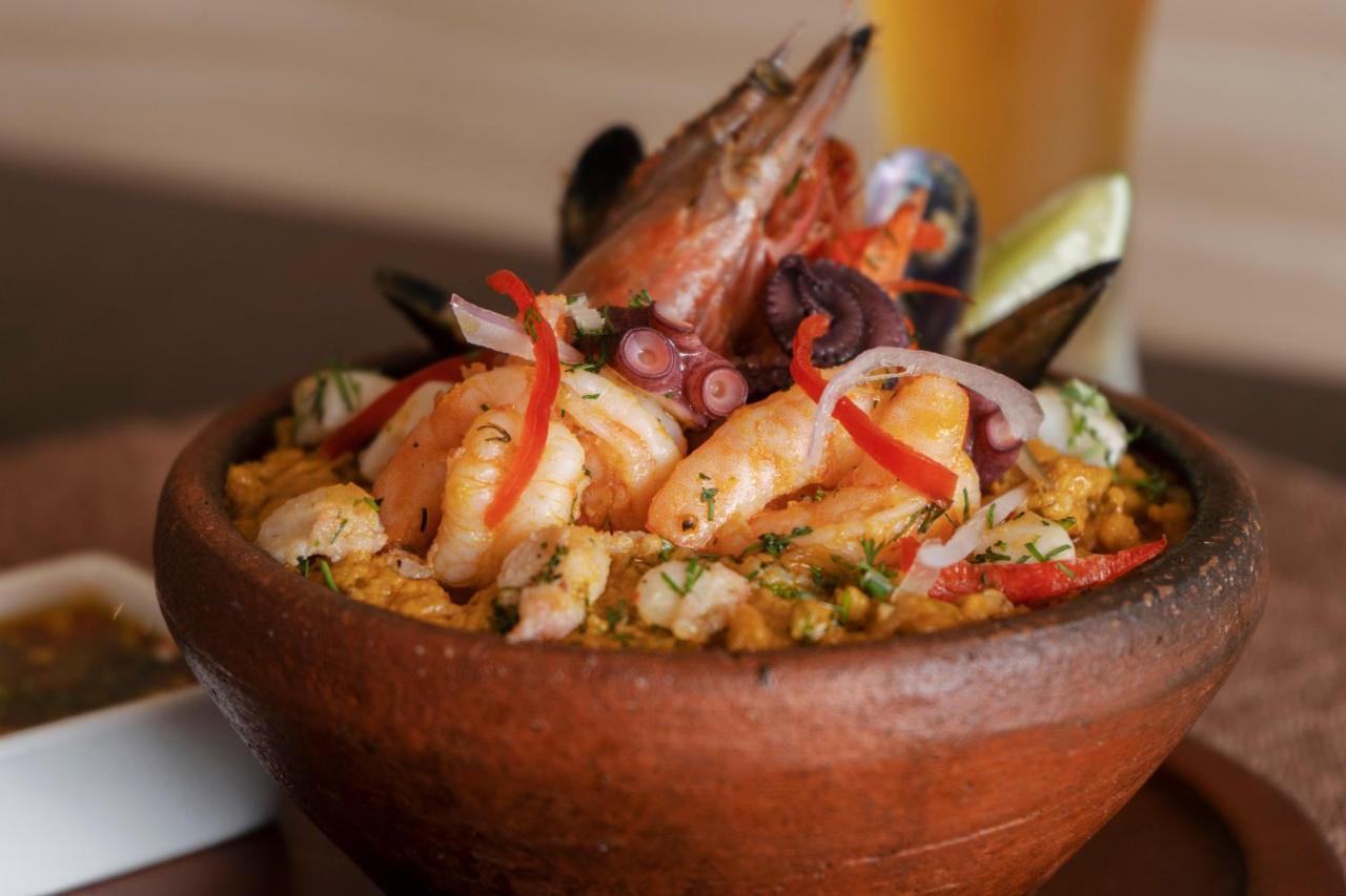 Holiday Inn - Quito Airport By Ihg タバベラ エクステリア 写真 Seafood paella