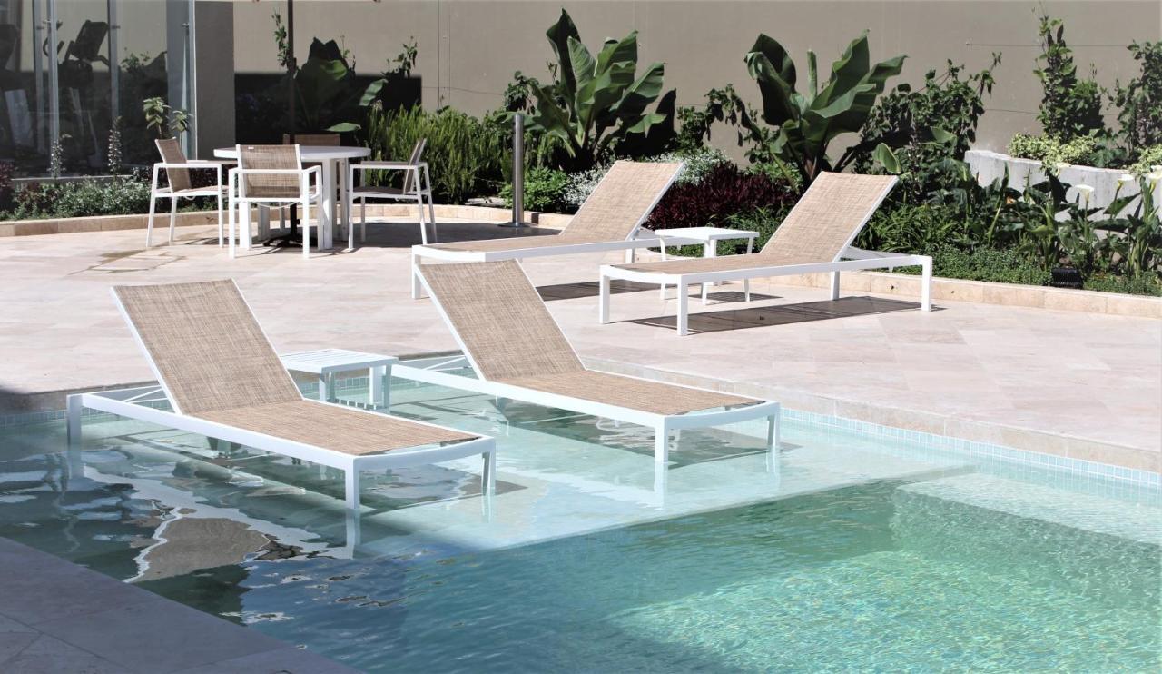 Holiday Inn - Quito Airport By Ihg タバベラ エクステリア 写真 Sunbathing chairs